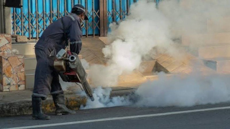 Odor neutralization equipment fogging a treated room